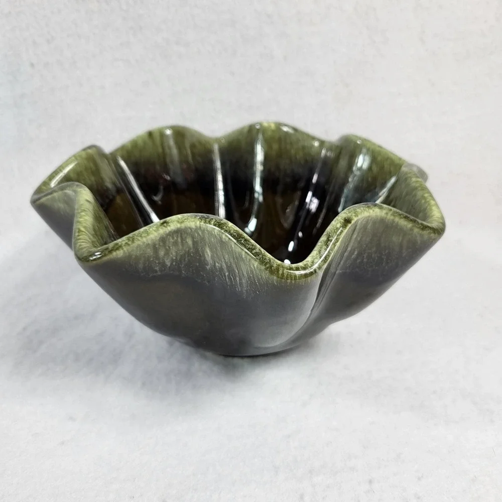 Vintage Hull‎ USA Green Drip Fluted Rim Art Pottery Bowl Planter Dish MCM Decor